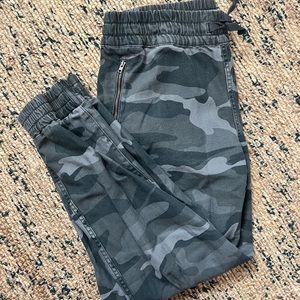 TNA/Aritzia Camo Jogger
